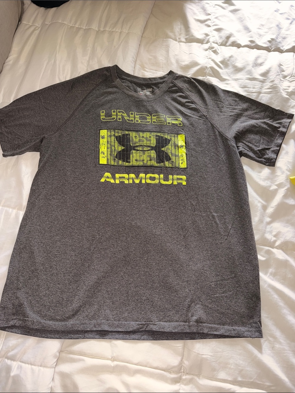Men’s Under Armour Shirt size large